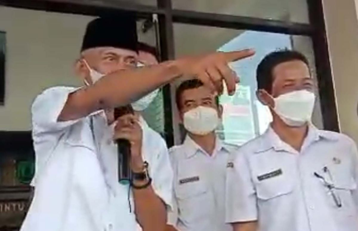 Kadispendik Kabupaten Pasuruan, Hasbullah saat berpidato (Foto: Tangkapan layar video yang beredar)