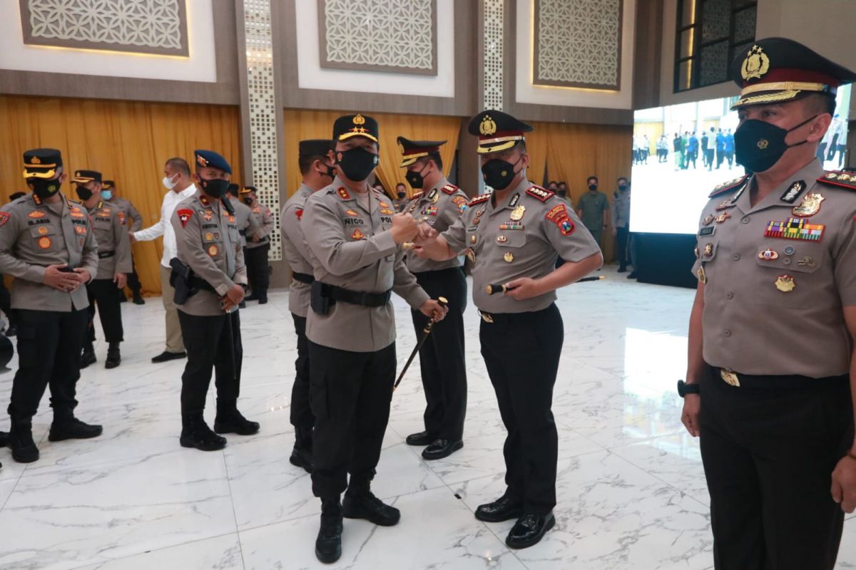 Kapolda Jatim, Irjen Pol Nico Afinta usai upacara kenaikan pangkat di Gedung Mahameru. (Foto: Humas Polda Jatim/jatimnow.com)