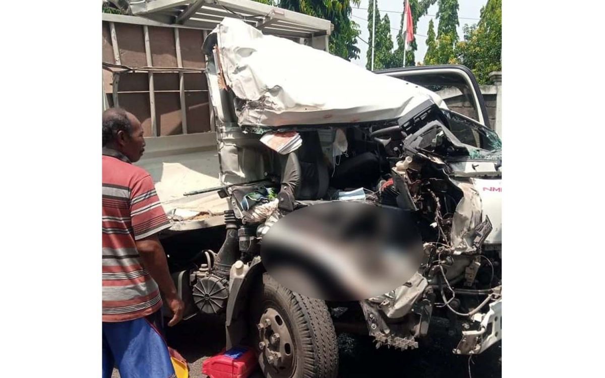 Kondisi salah satu truk yang terlibat kecelakaan di Pasuruan  (Foto: Akun Facebook Roni RO)