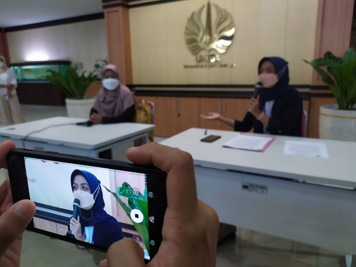 Ketua Satuan Kehumasan Unesa, Vinda Maya Setianingrum. (Foto:  Tito Farizal/jatimnow.com)