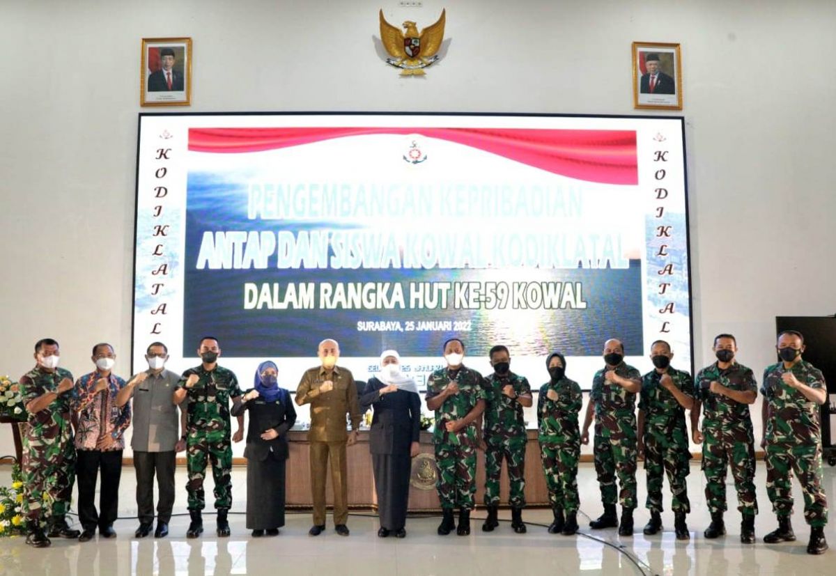 Gubernur Jatim Khofifah Indar Parawansa saat menghadiri HUT ke-59 Kowal di Gedung Soedomo Kodiklatal Surabaya.