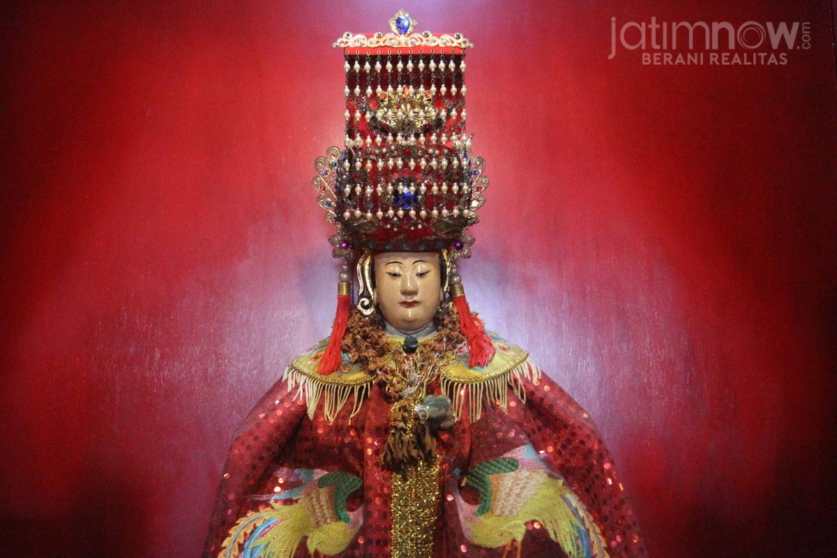 Persiapan klenteng di Gresik menyambut Imlek. (Foto-foto: Sahlul Fahmi/jatimnow.com)