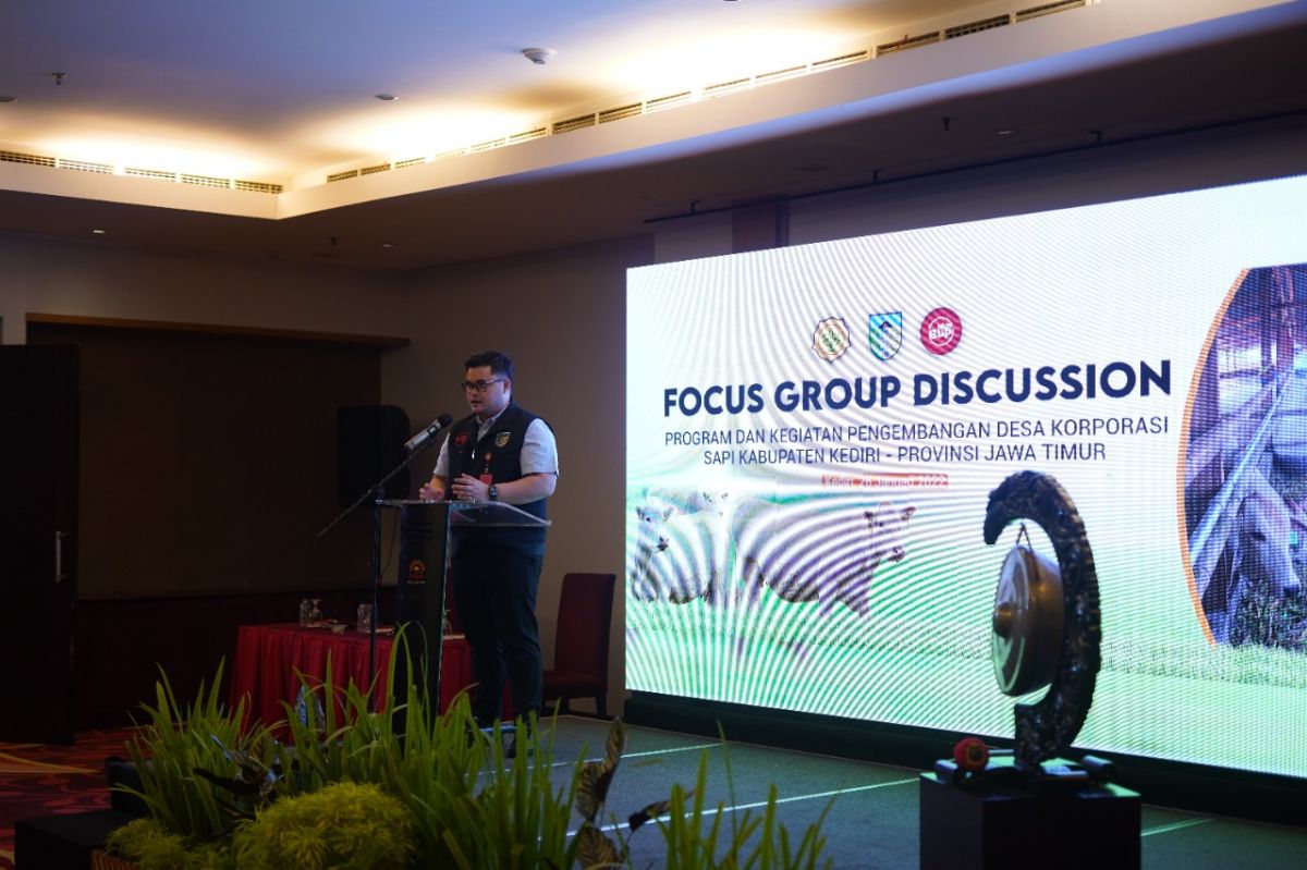 Mas Dhito saat memberikan sambutan dalam Focus Group Discussion Program dan Kegiatan Pengembangan Desa Korporasi Sapi Kabupaten Kediri (Foto-foto: Humas Pemkab Kediri)