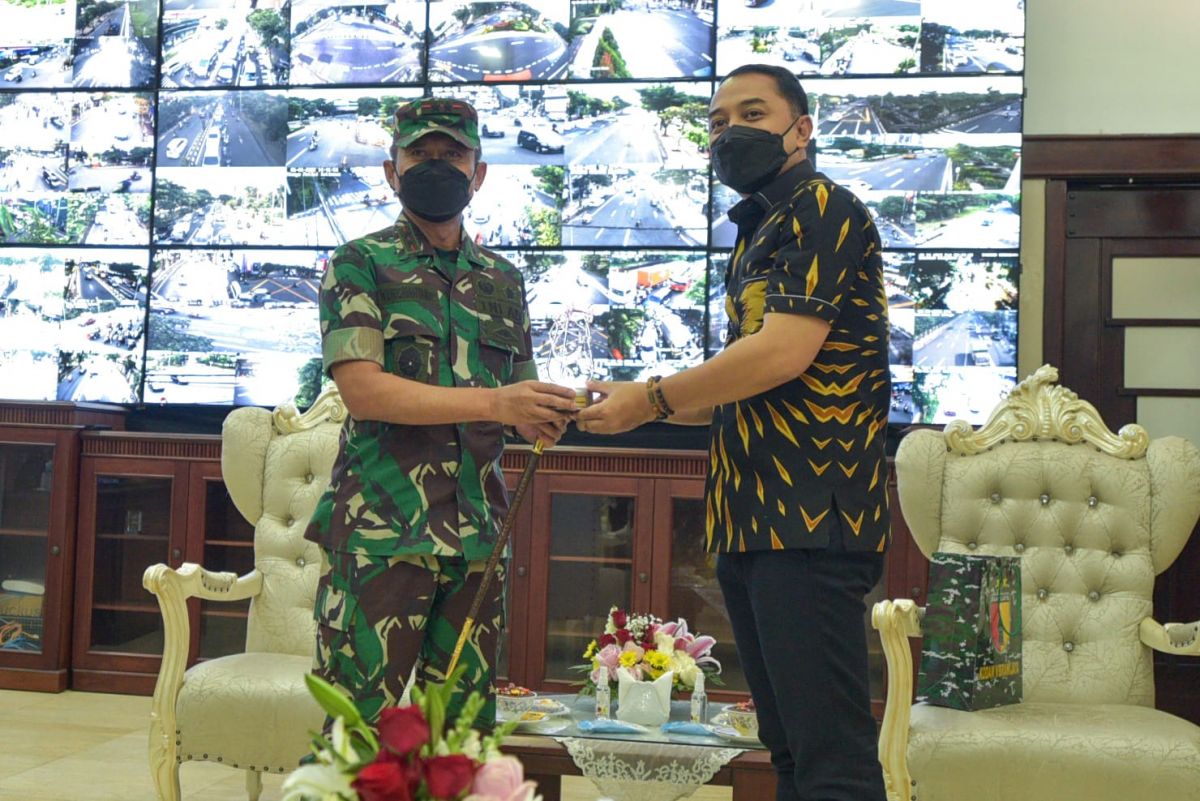 Kolaborasi dengan TNI, Surabaya Siap Lakukan Vaksinasi Booster