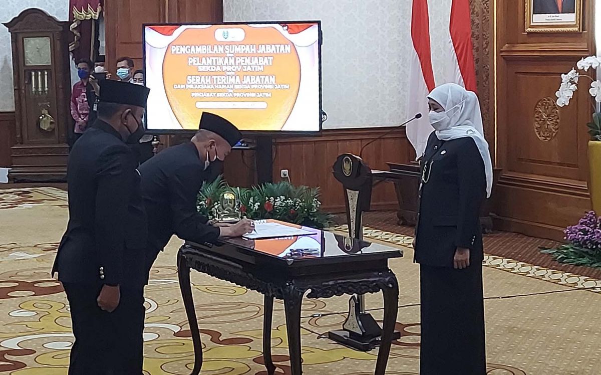 Pelantikan Wahid Wahyudi jadi Pj Sekdaprov Jatim (Foto: Ni'am Kurniawan/jatimnow.com)