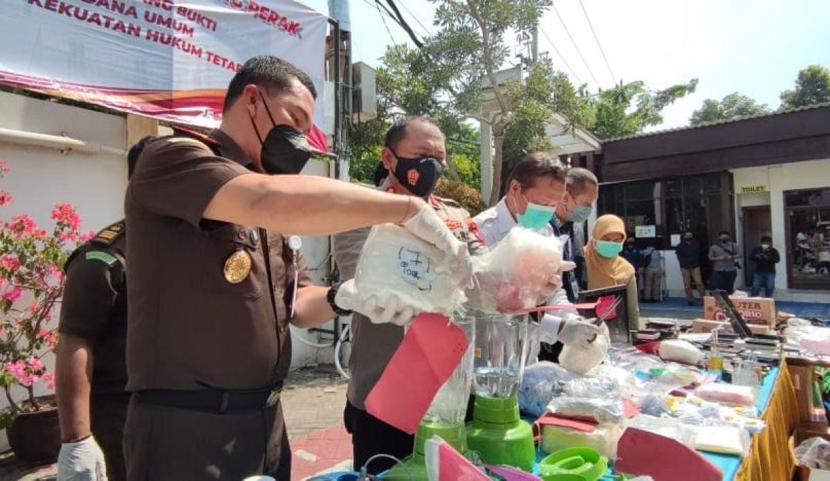 Pemusnahan BB sabu di  Kejari Tanjung Perak. (Foto: Zain Ahmad/jatimnow.com)