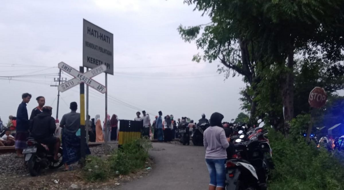 Perlintasan sebidang tanpa palang pintu di jalan Desa Bayeman Kecamatan Tongas Kabupaten Probolinggo menelan 4 korban jiwa. (Foto: PT KAI Daop 9 Jember for jatimnow.com)