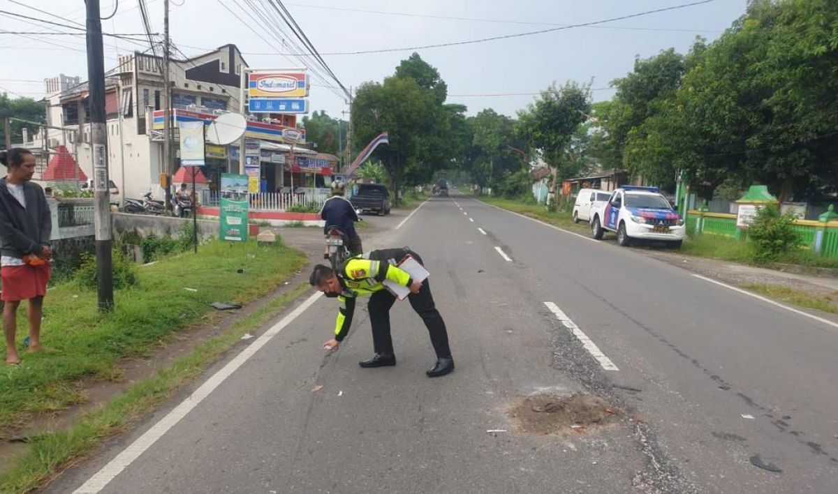 Sepeda Motor Adu Banteng dengan Pikap di Magetan, Satu Orang Tewas