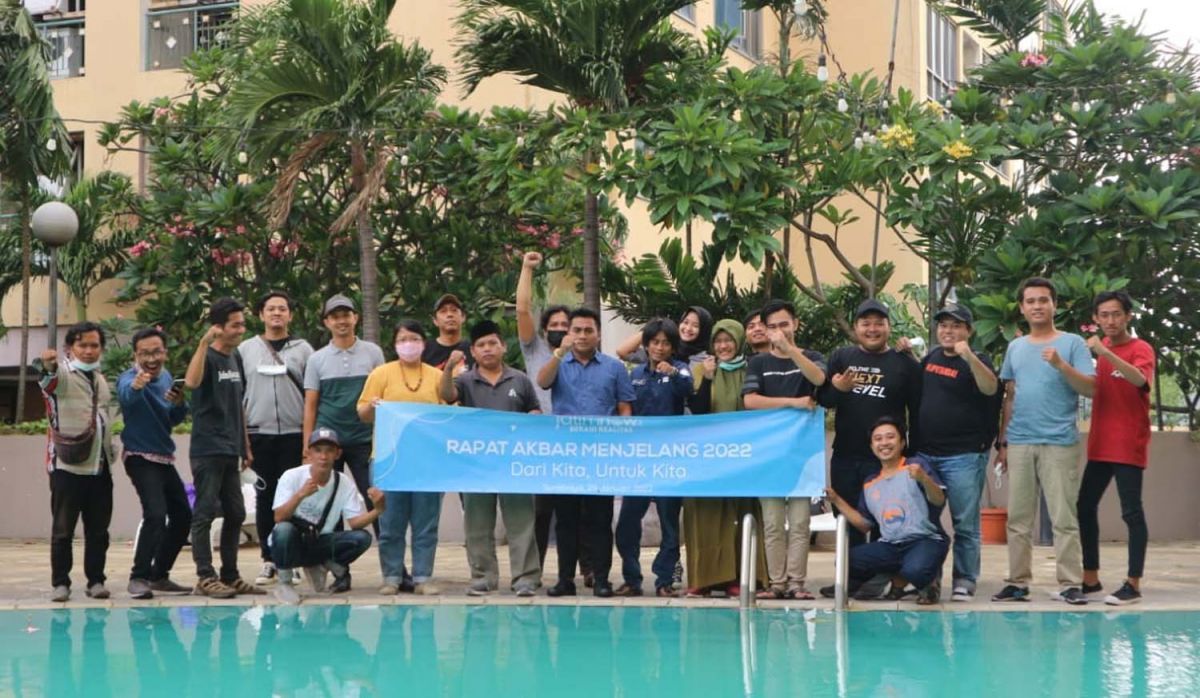 Momen pertemuan seluruh kru jatimnow.com di Verwood Hotel, Surabaya (Foto: Fajar Mujianto/jatimnow.com)