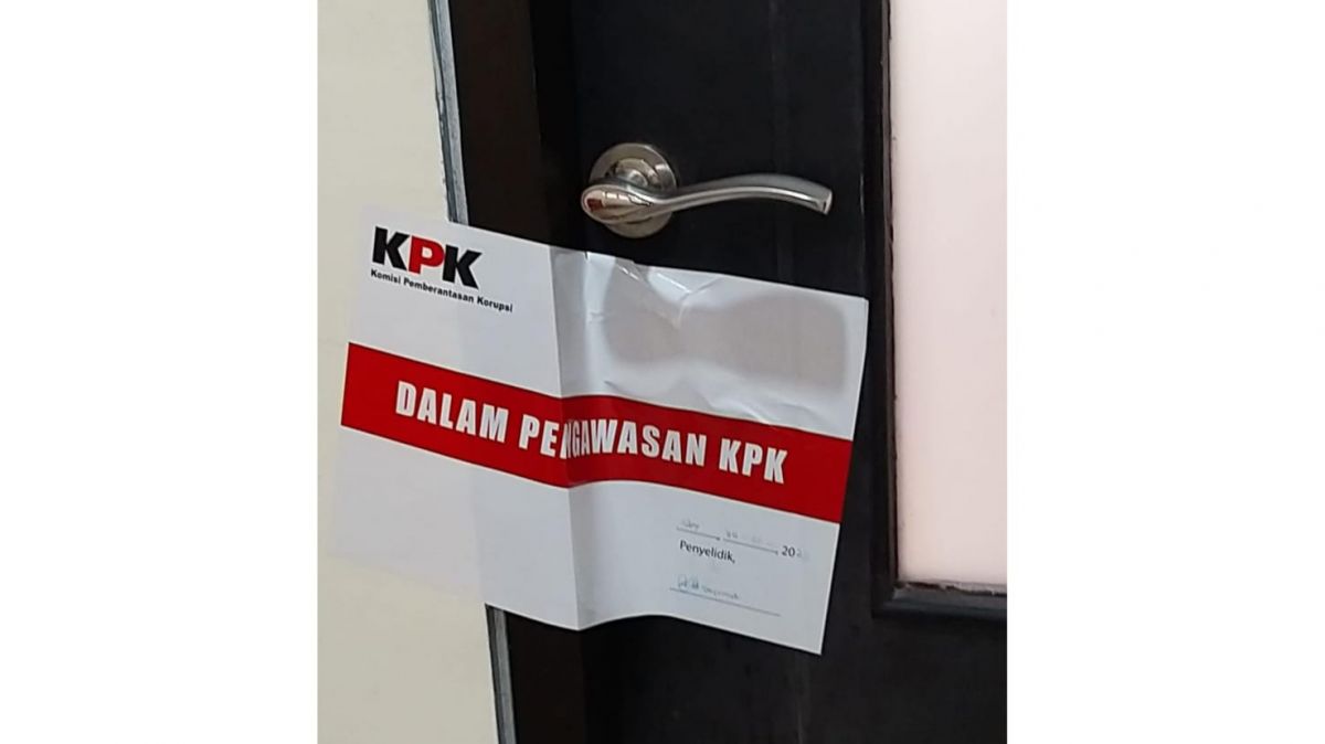 KPK OTT Hakim dan Panitera PN Surabaya saat Malam Hari
