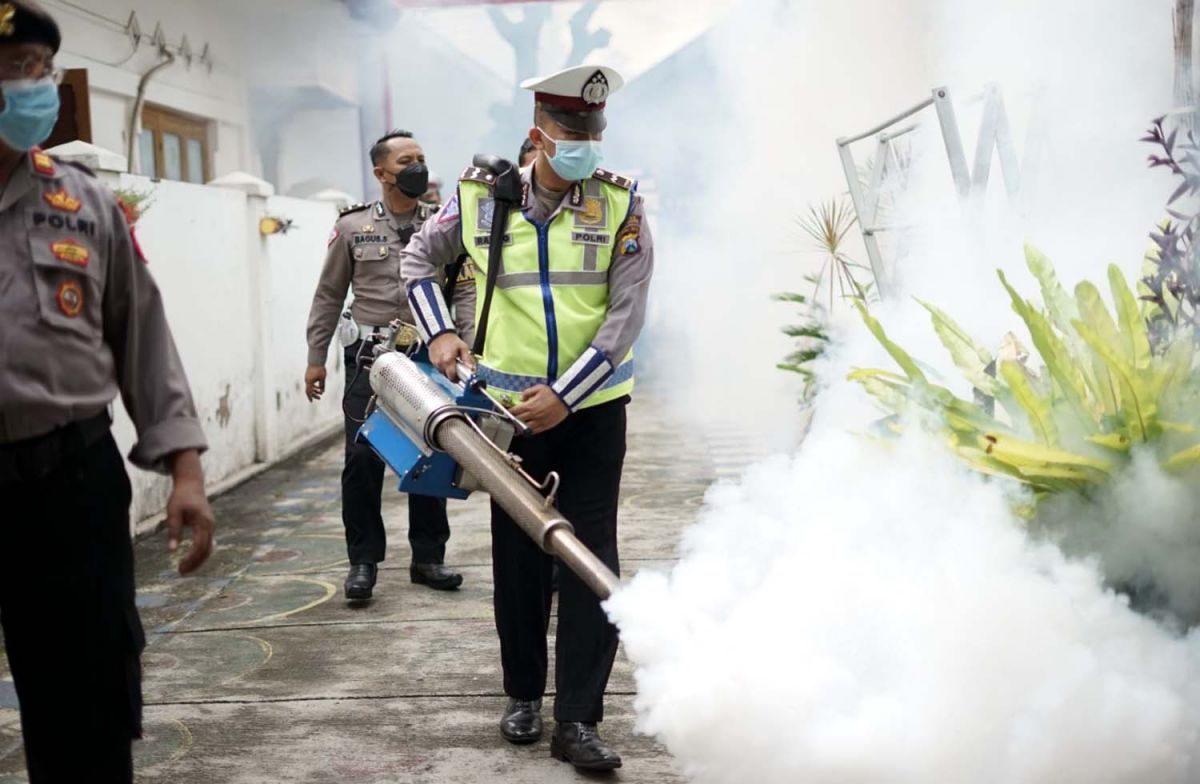 3 Warga Sekitar Mapolres Ponorogo Terkena DBD, Satlantas Lakukan Fogging