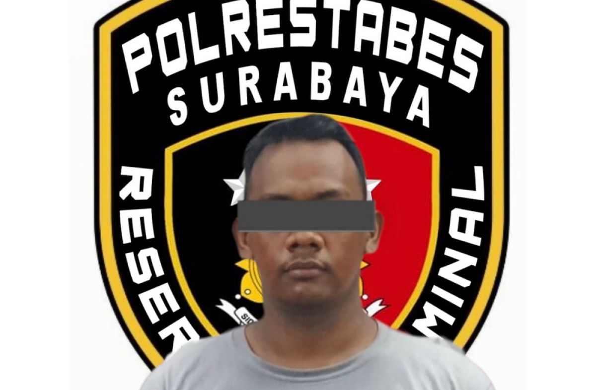 SR (27), spesialis jambret handphone ditangkap Polrestabes Surabaya. (Foto:  Polretabes Surabaya for jatimnow.com)