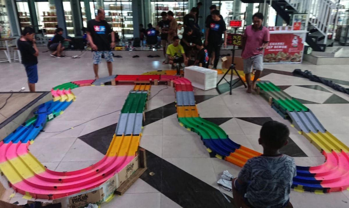 Side Damper Class (SDC), event yang diiikuti puluhan racer mobil mini 4 WD. (Foto: Sahlul Fahmi/jatimnow.com)