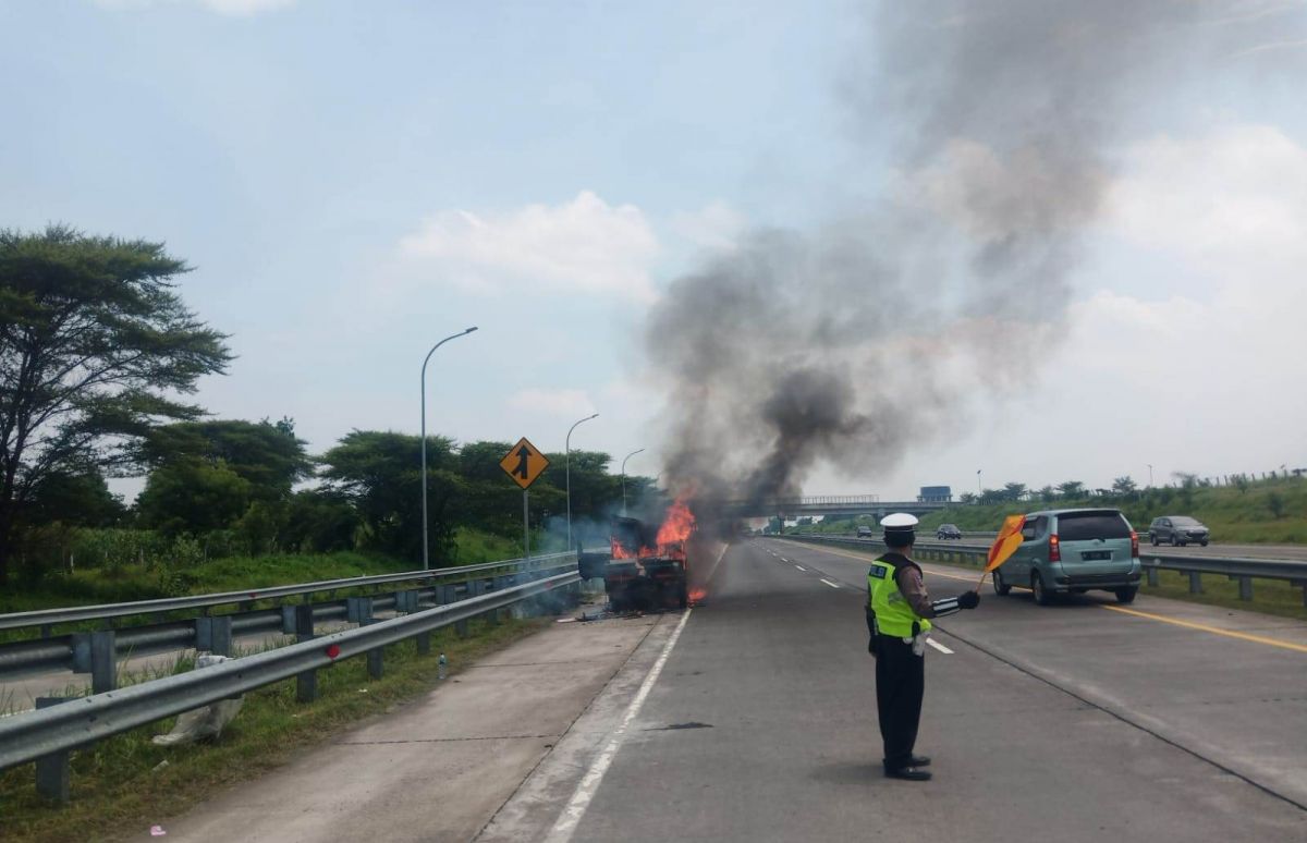 Pikap Terbakar di Tol Pasuruan, Korsleting Listrik Disebut Jadi Pemicu