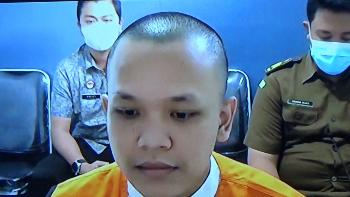 Tubagus Muhammad Joddy Pramestya saat menjalani sidang secara teleconference di PN Jombang. (Foto: Achmad Supriyadi/jatimnow.com)