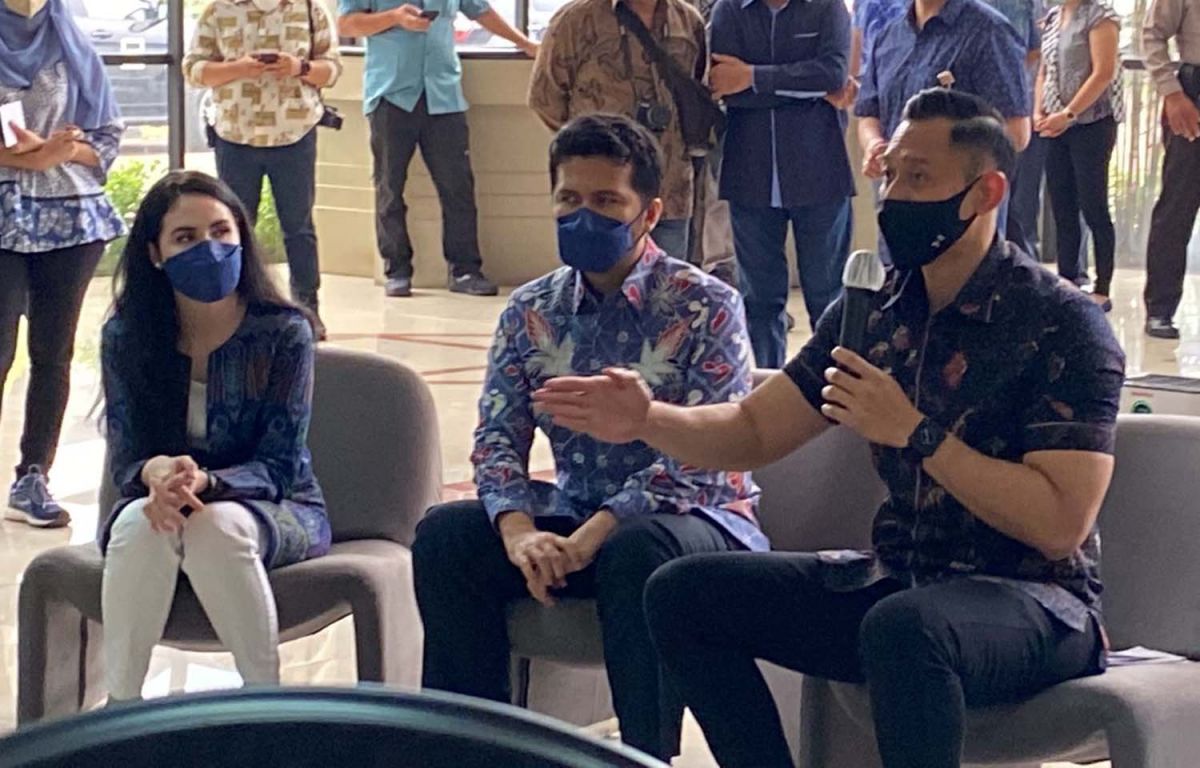 AHY didampingi Emil Dardak saat bertemu perwakilan buruh di Pabrik Maspion di Sidoarjo (Foto: Demokrat Jatim)