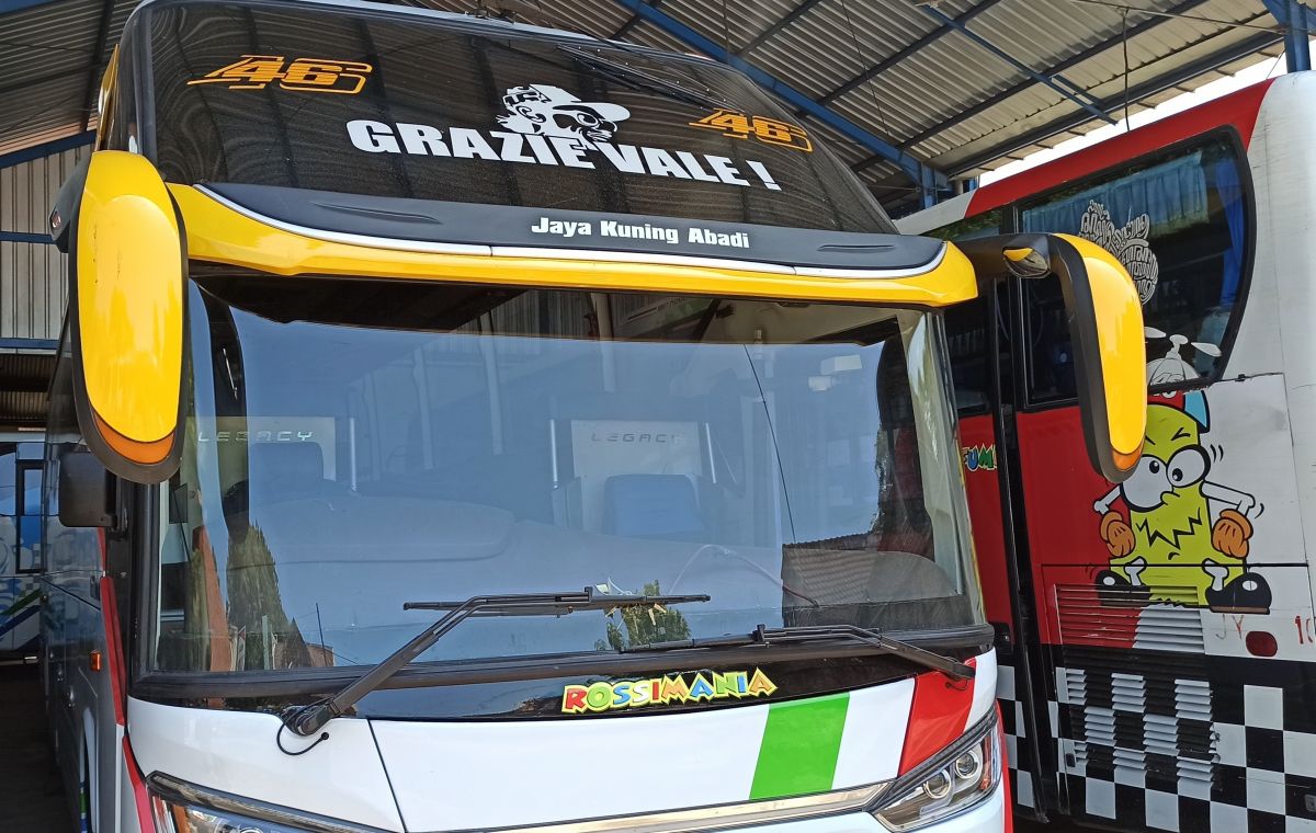 Gokil! Bus Nuansa Valentino Rossi Siap Melaju di Jalanan Ponorogo