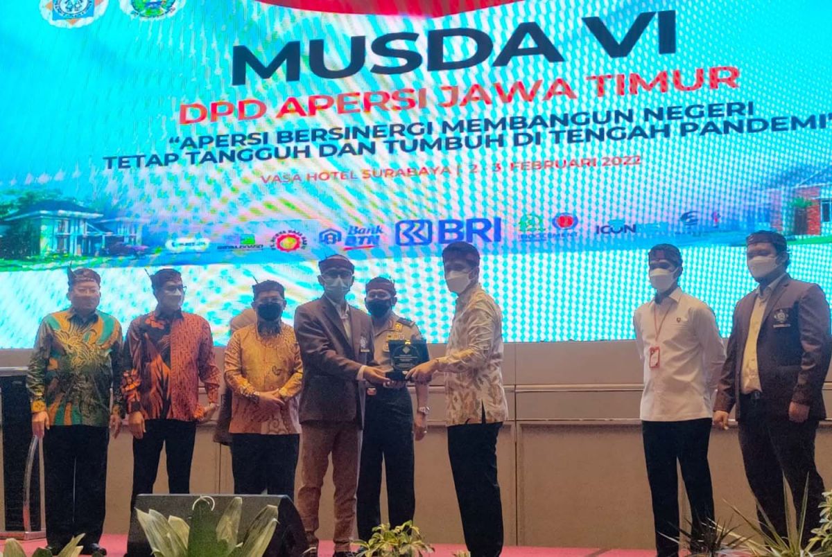 Wakil Gubernur Jatim, Emil Elestianto Dardak saat membuka Musda DPD Apersi Jatim ke-6 di Vasa Hotel Surabaya, Kamis (3/2/2022)