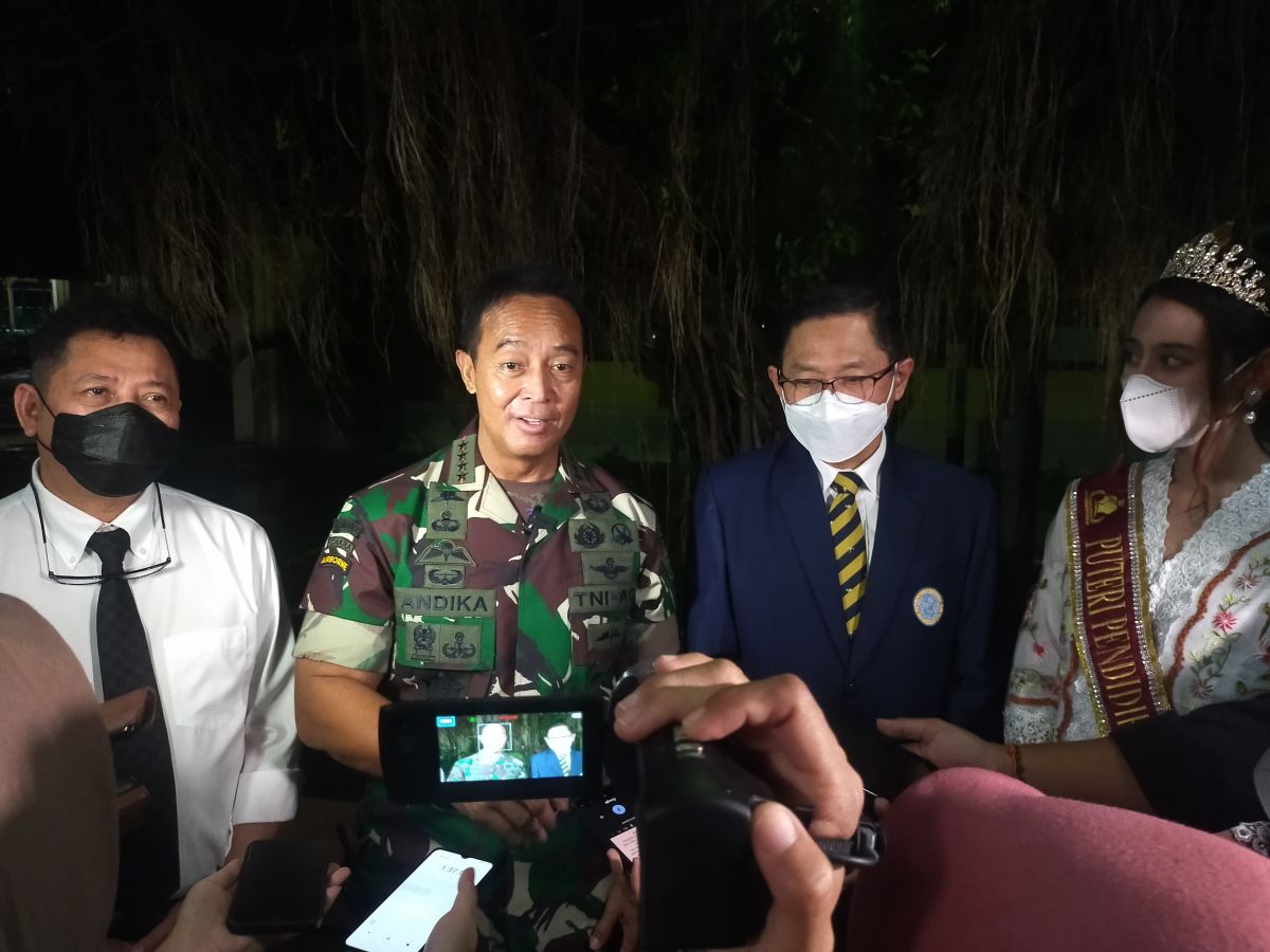 Jajaran FK Unair saat menerima kunjungan Panglima TNI Jenderal Andika Perkasa (Foto: Farizal Tito/jatimnow.com)