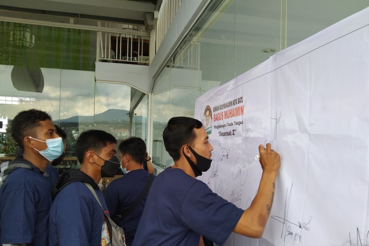 Deklarasi dukungan generazi Z Kota Batu kepada Cak Imin agar menjadi Capres 2024 mendatang. (Foto: Galih Rakasiwi/jatimnow.com)