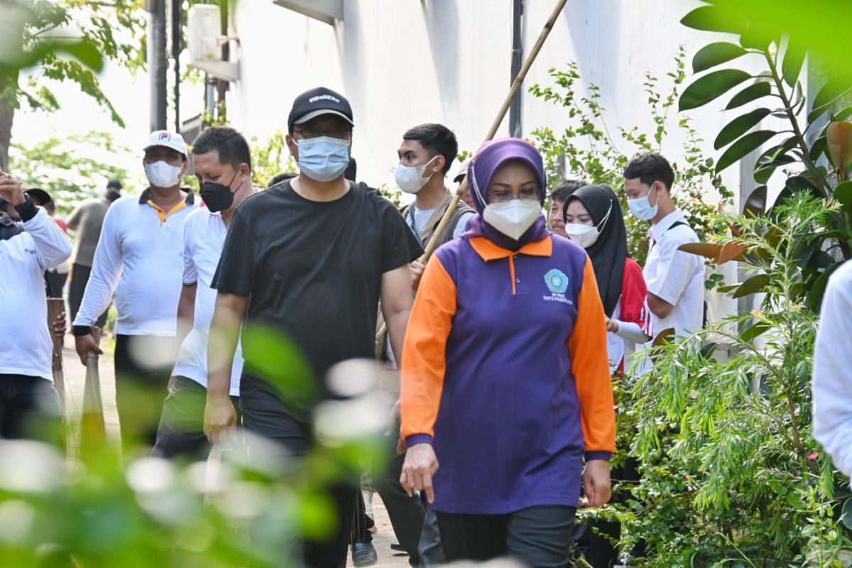 Gus Ipul komandoi kerja bakti serentak bertema 'Kota Pasuruan Resik'