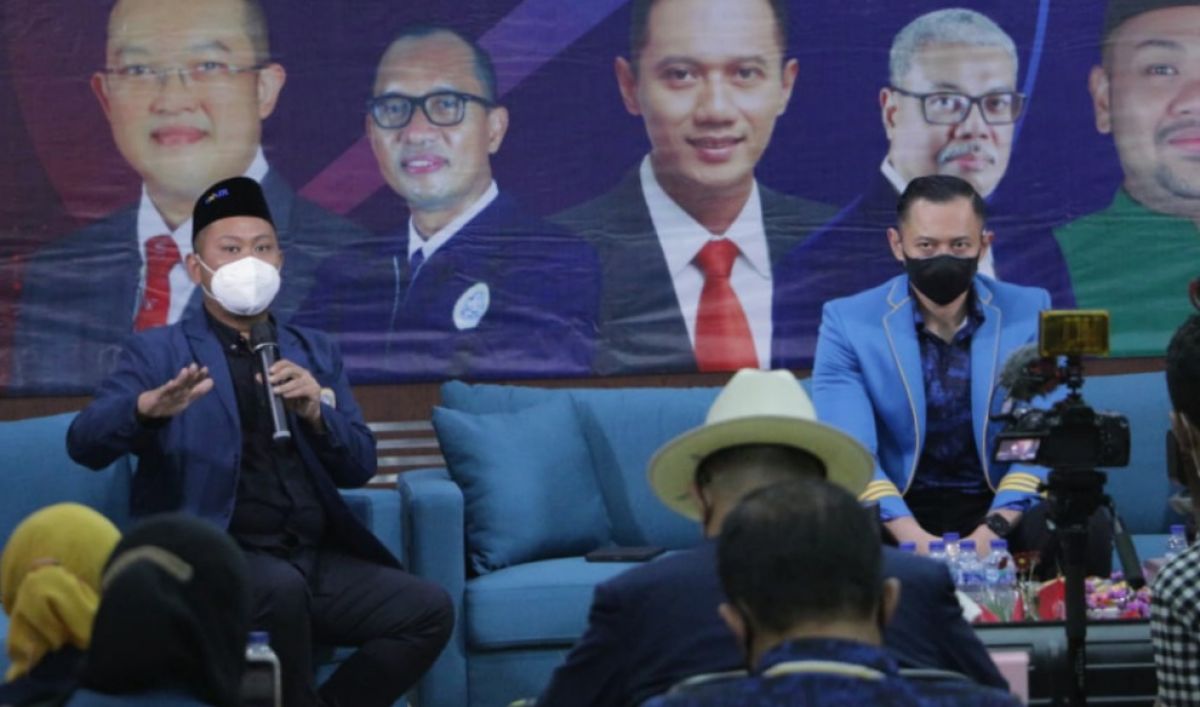 Gus Yani bersama AHY saat menjadi pembicara di Unair. (Foto: Sahlul Fahmi/jatimnow.com)