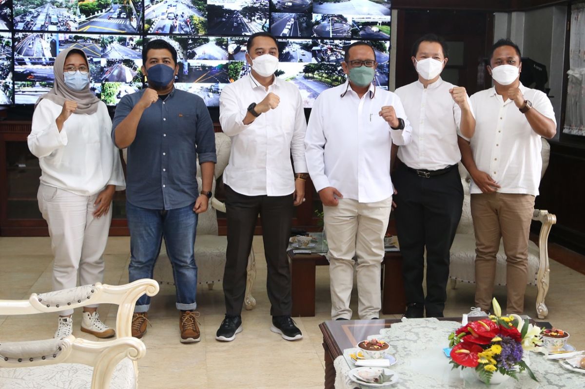 Walikota Surabaya Eri Cahyadi (dua kiri) saat menerima audiensi dari HIPMI Surabaya. (Foto: dok Humas Pemkot Surabaya for jatimnow.com)
