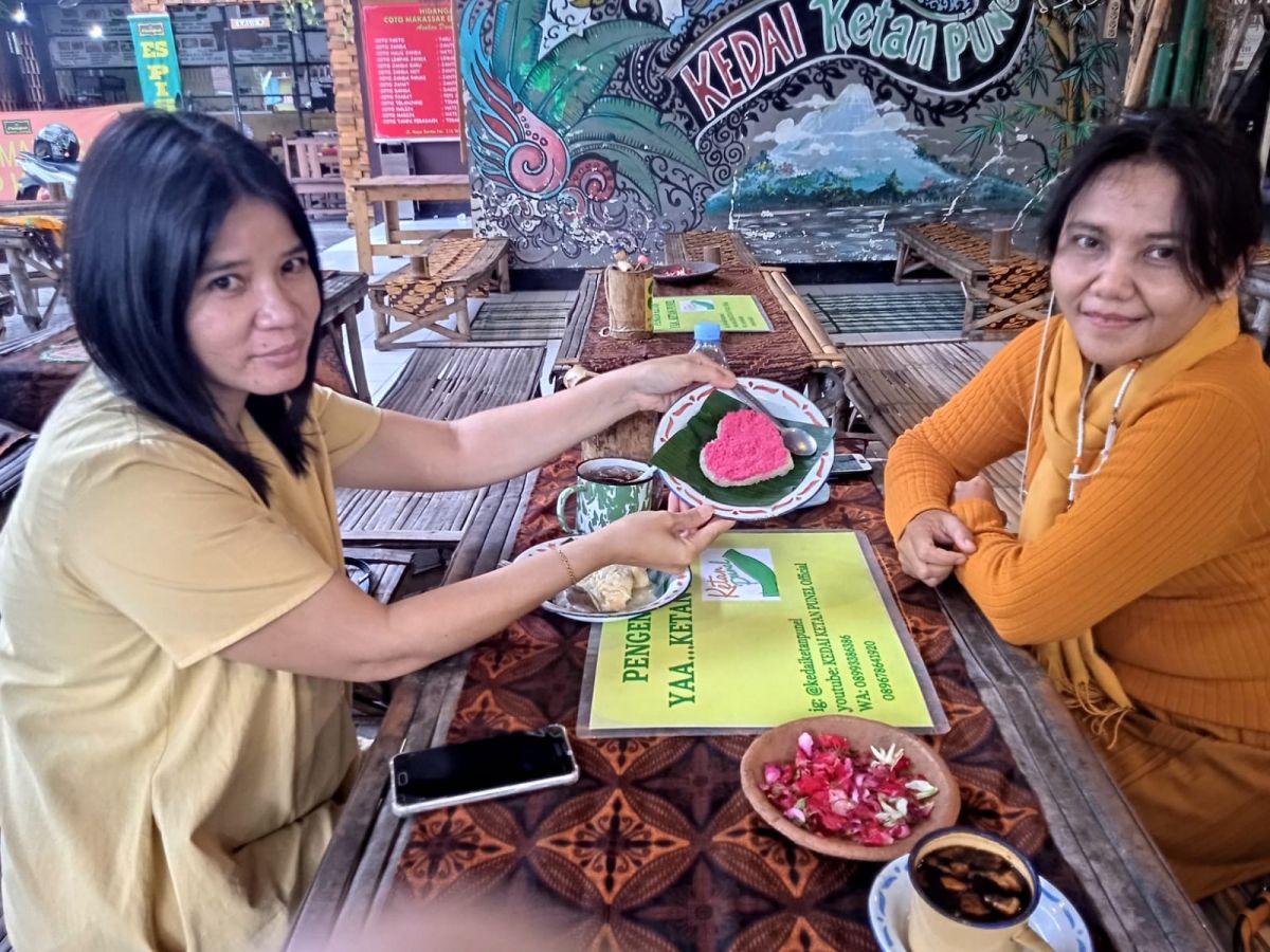 Menikmati Kuliner Valentine ala Kedai Ketan Punel Raya Darmo Surabaya