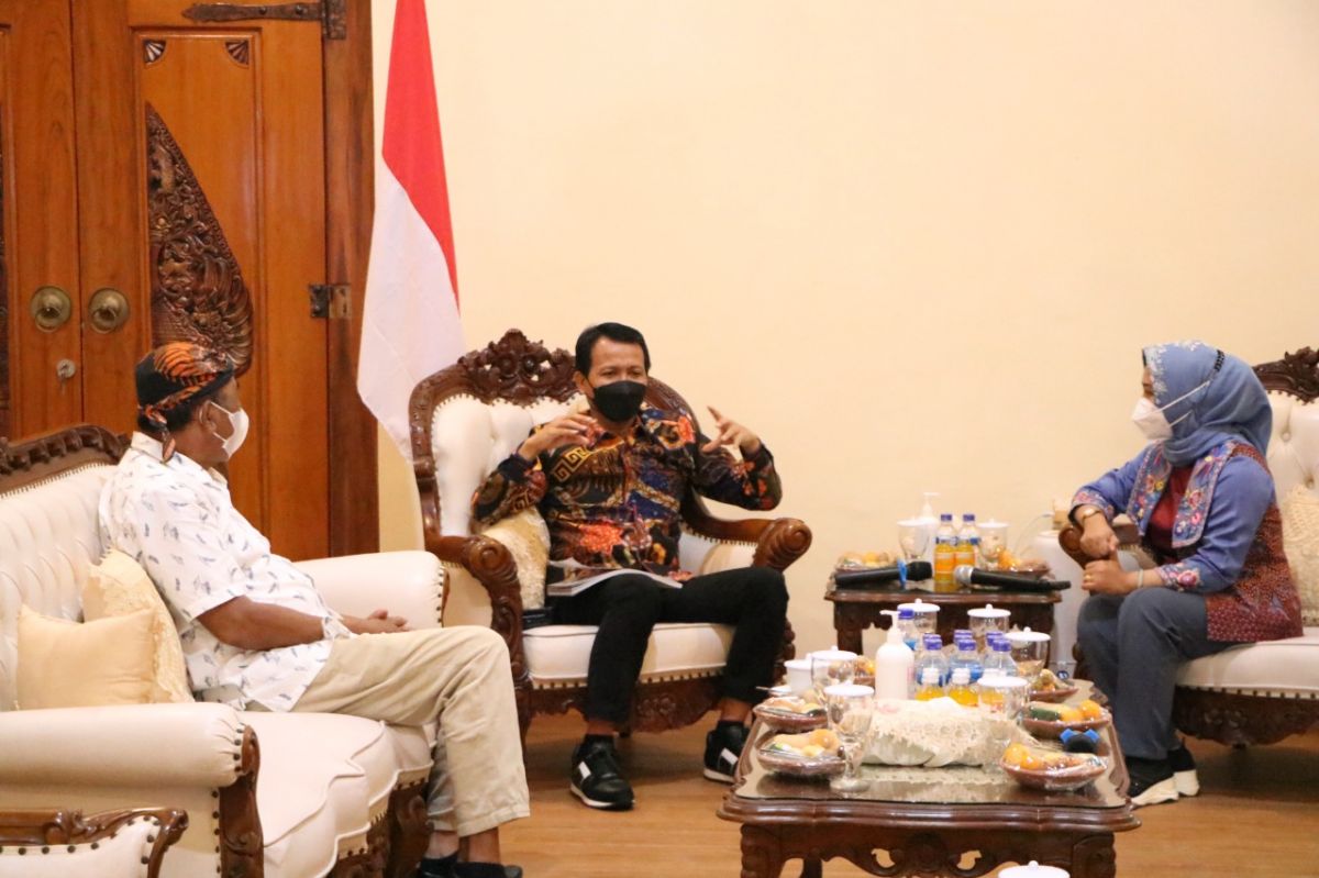 Wali Kota Mojokerto Ika Puspitasari saat menerima kunjungan Tim Monitoring Center of Prevention (MCP) KPK (Foto: Diskominfo Kota Mojokerto/jatimnow.com)