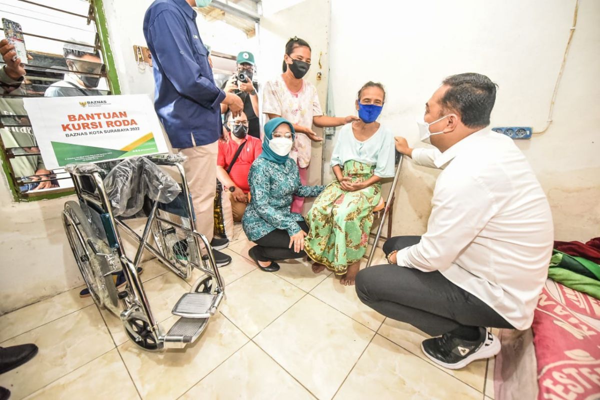 Bantuan 100 Kursi Roda dari Pemkot Surabaya untuk Warga Penyandang Disabilitas