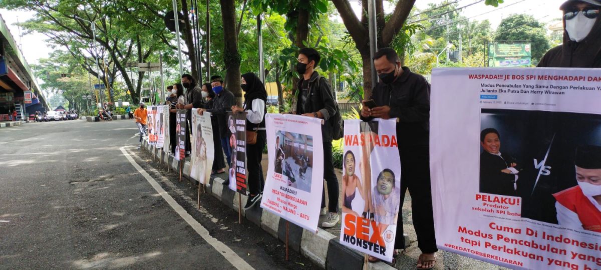 Demonstrasi warnai sidang kedua SPI di depan PN Malang. (Foto: Galih Rakasiwi/jatimnow.com)