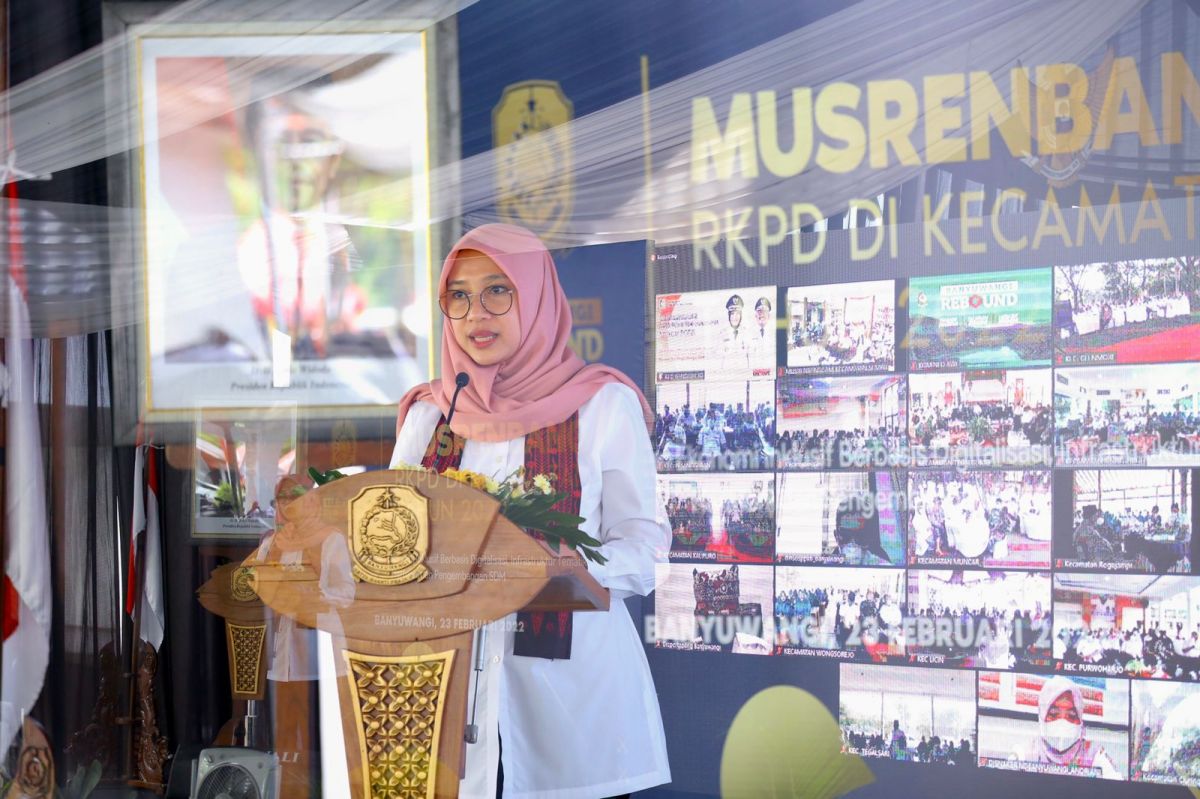 Bupati Banyuwangi Ipuk Fiestiandani dalam Musrenbangcam 2023 (Foto: Pemkab Banyuwangi)