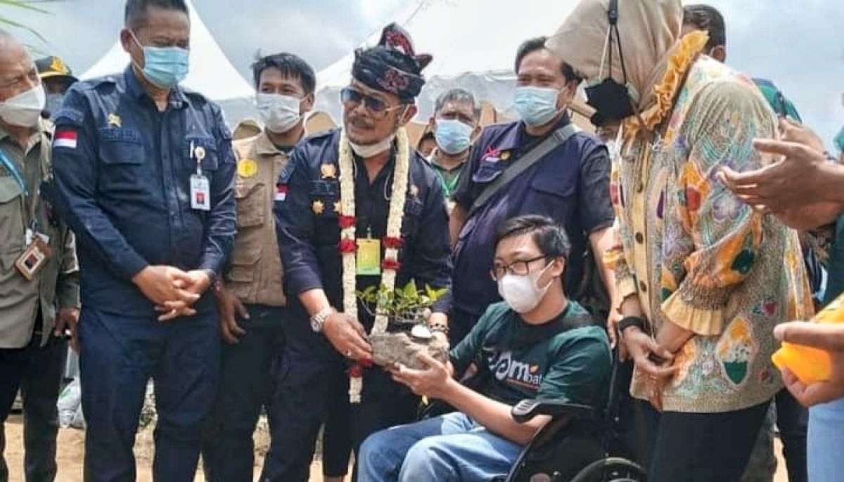 Duduk di Kursi Roda, Vio Raup Puluhan Juta Per Bulan dari Bonsai