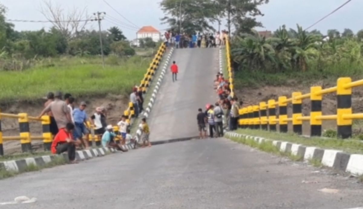 Jembatan Kacangan yang putus pada 19 Desember 2021 lalu. (Foto: dok jatimnow.com)