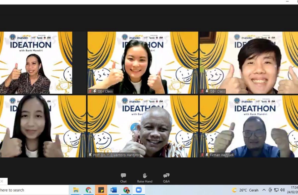 Pemenang foto bersama juri dan rektor UK Petra (Foto: UK Petra)