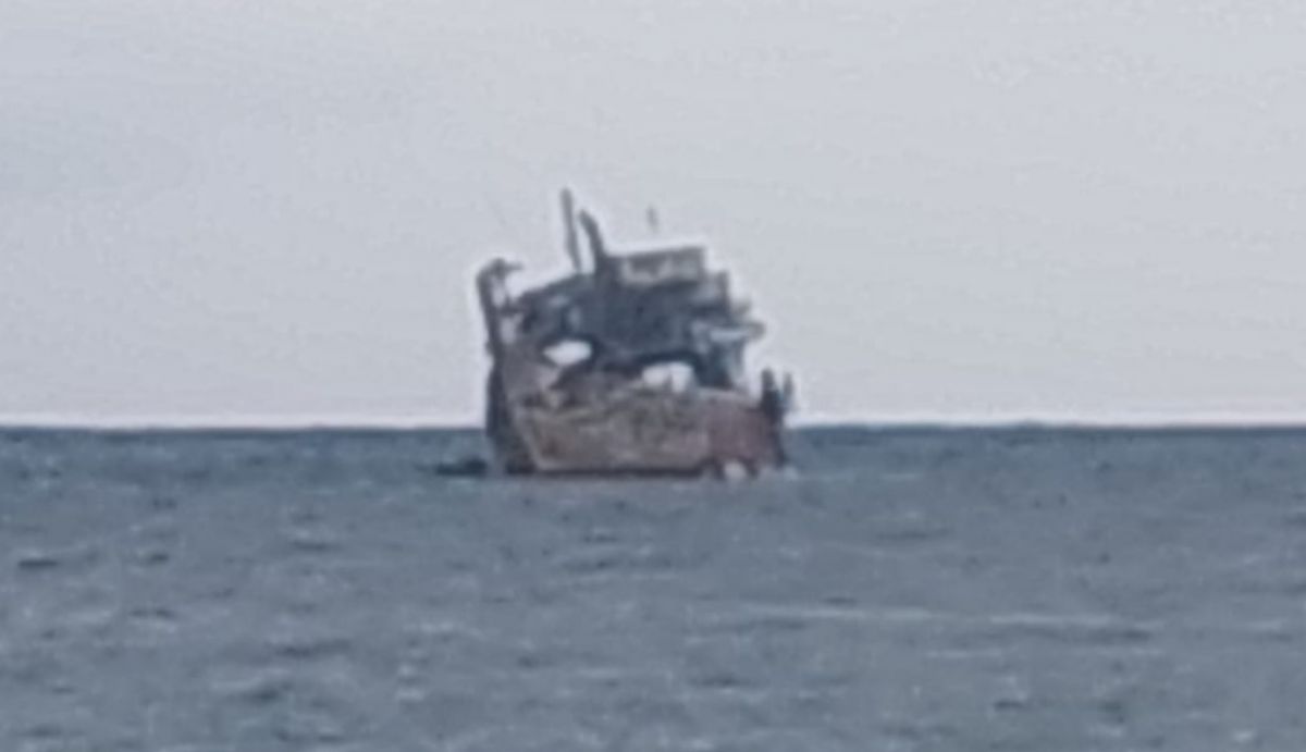 Tangkapan layar dari video amatir kapal karam di perairan Bawean.