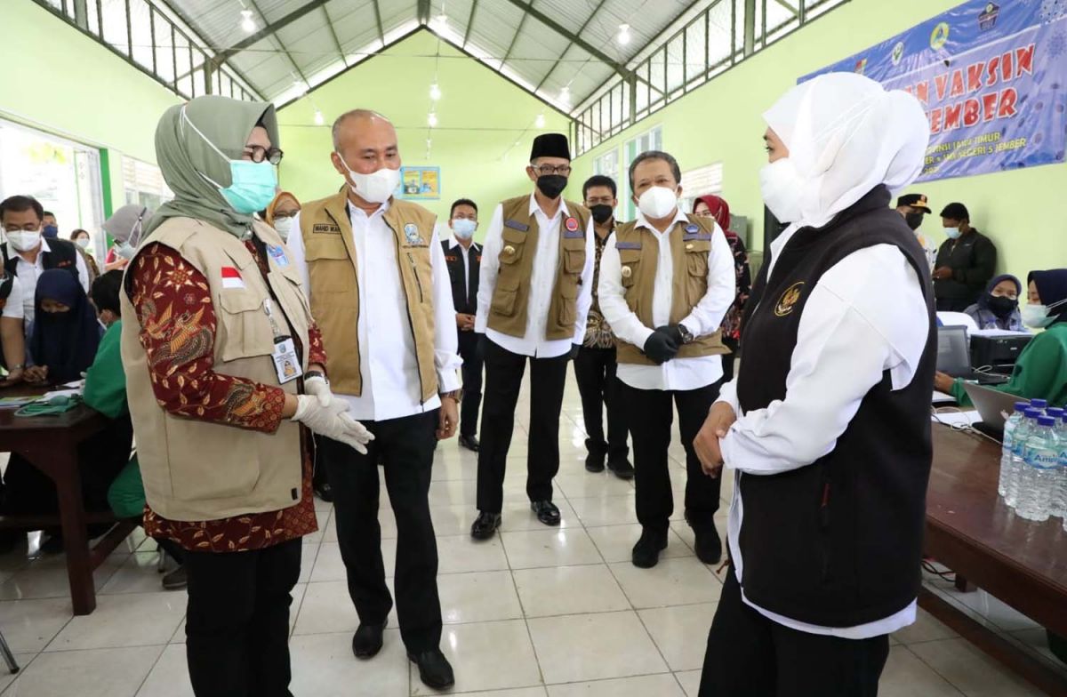 Kasus Harian Covid-19 Naik, Khofifah Minta Warga Waspada dan Percepat Vaksinasi