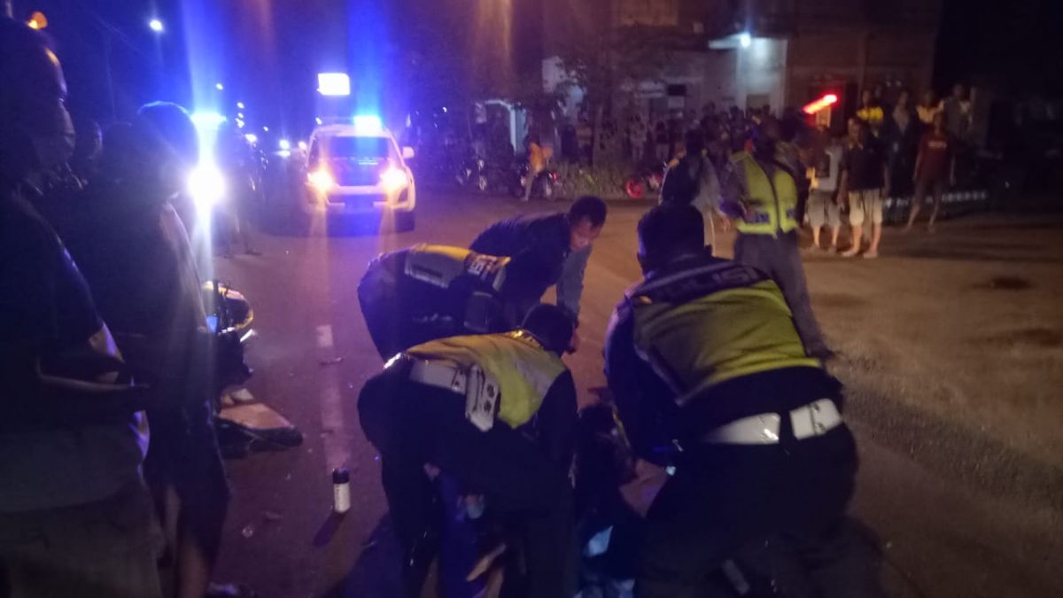 Melaju Beriringan 2 Motor Senggolan, Pelajar Tewas Tertabrak Truk di Ponorogo