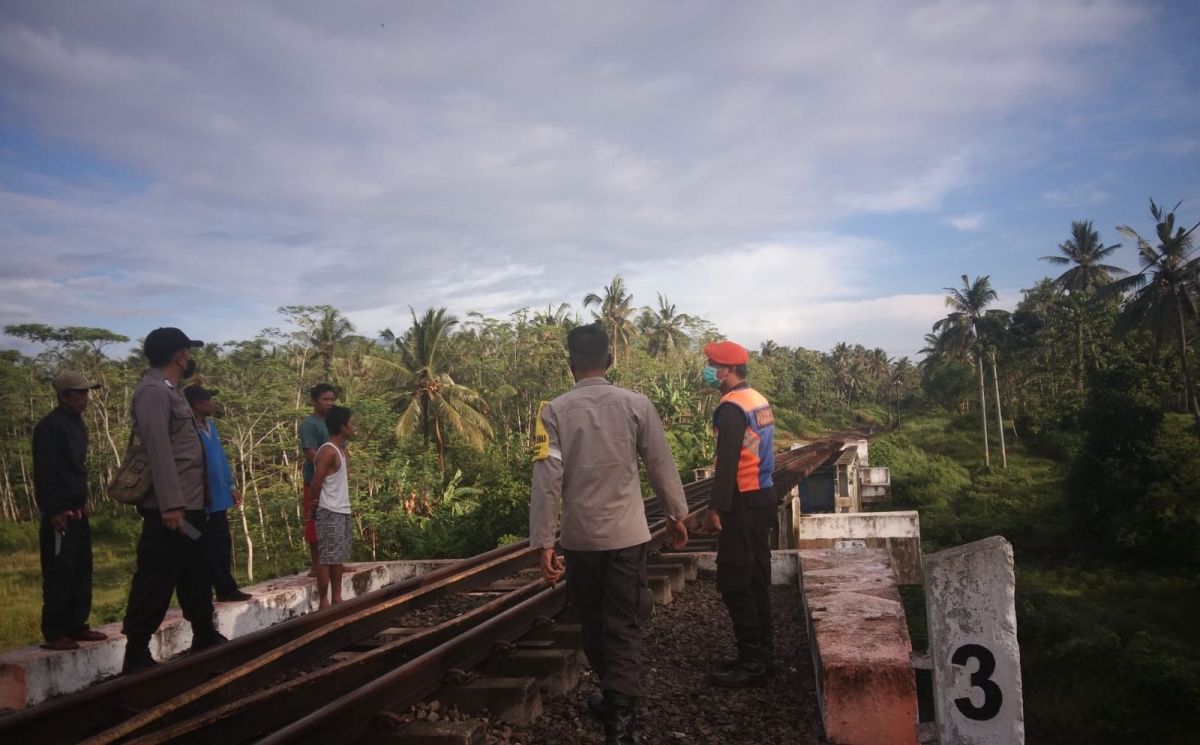 Lokasi perempuan tertabrak kereta api di Banyuwangi. (Foto: Rony Subhan/jatimnow.com)