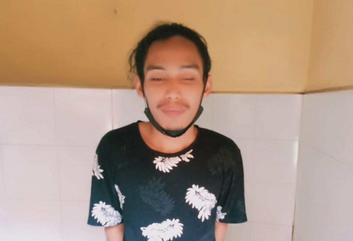 Pelaku pencurian Vespa saat berada di Mapolsek Semampir. (Foto: Polsek Semampir/jatimnow.com)