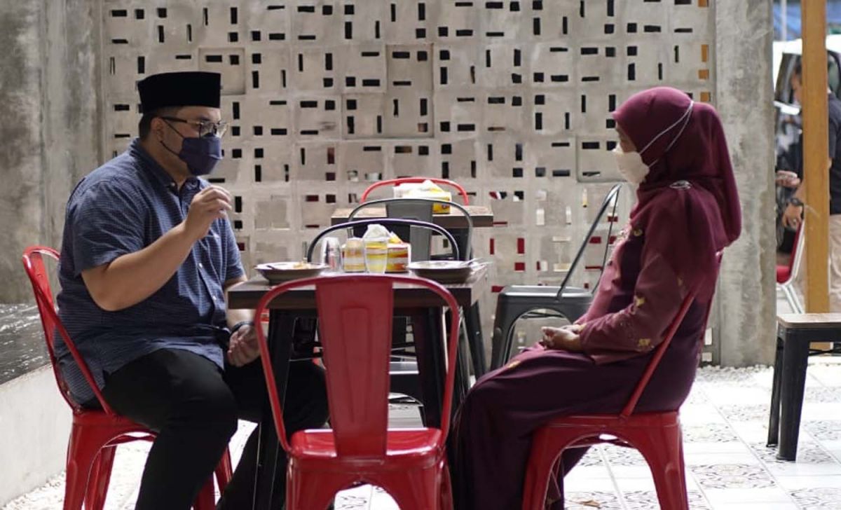 Bupati Kediri Hanindhito Himawan Pramono atau Mas Dhito saat bertemu Gubernur Jatim Khofifah Indar Parawansa di Ponpes Queen Al Falah Ploso (Foto: Pemkab Kediri)