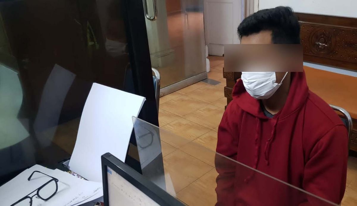 Pelaku AA ketika diperiksa Penyidik Satreskrim Polresta Malang Kota (Foto: Polresta Malang Kota for jatimnow.com)
