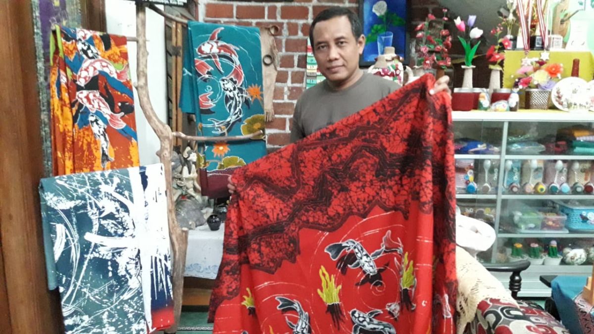 Batik Ikan Koi Karya Perajin di Kota Batu Tembus Amerika Serikat