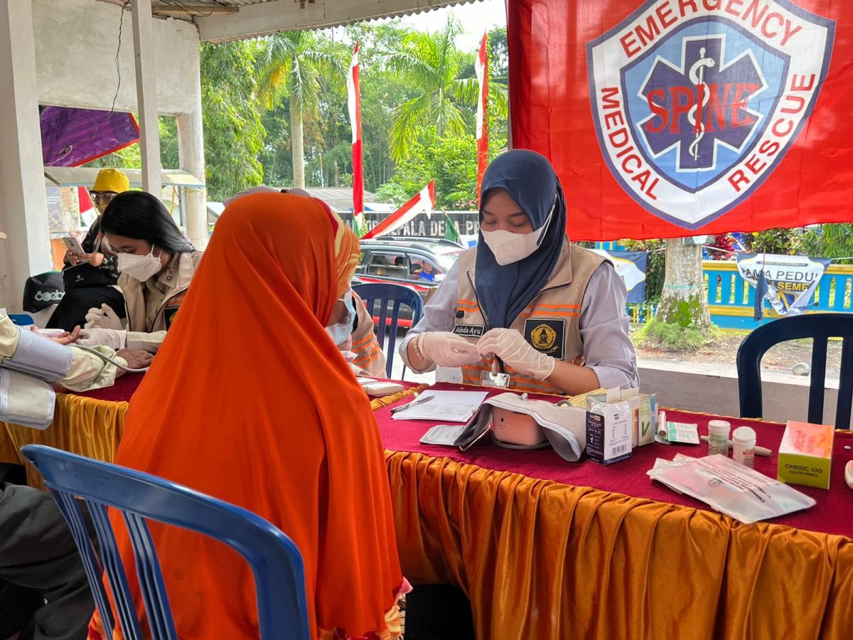 Puluhan Mahasiswa UWKS ke Lumajang, Bantu Pemulihan Pengungsi Semeru