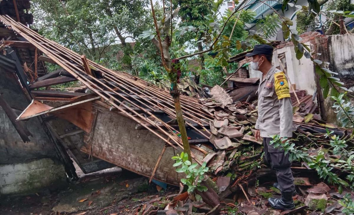 Rumah warga di Banyuwangi rusak akibat puting beliung
