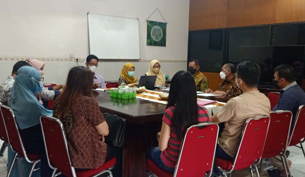 Rapat Disdagrin Jombang dengan distributor minyak goreng (Foto: Elok for jatimnow.com)