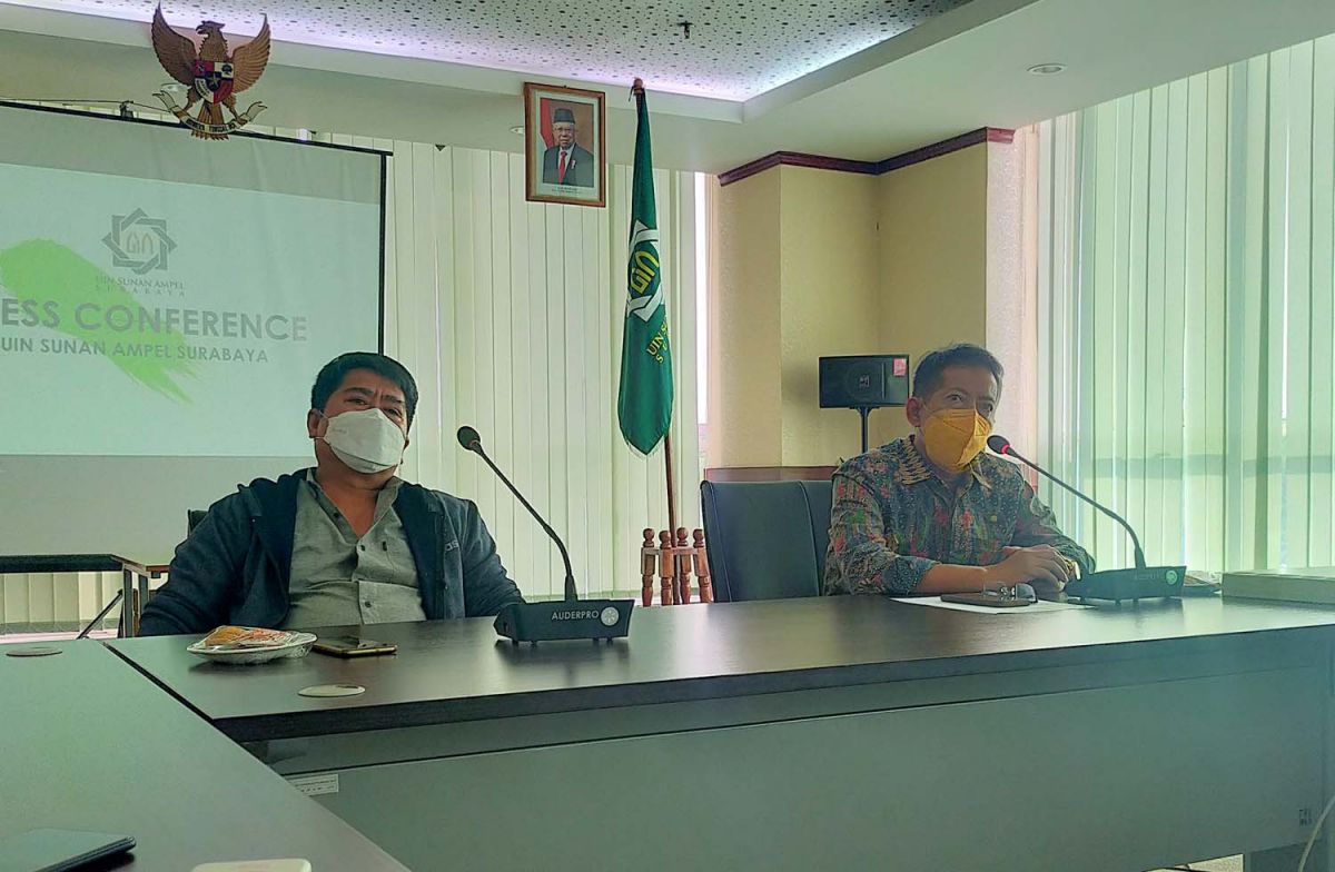 Prof Masdar Hilmi (kanan) saat memberikan tanggapan terkait SE Menteri Agama No. 5/2022 (Foto: Farizal Tito/jatimnow.com)
