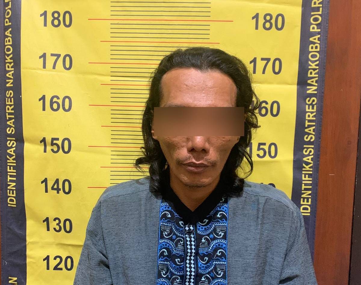 Tersangka saat berada di Mapolres Pasuruan. (Foto: Polres Pasuruan/jatimnow.com)