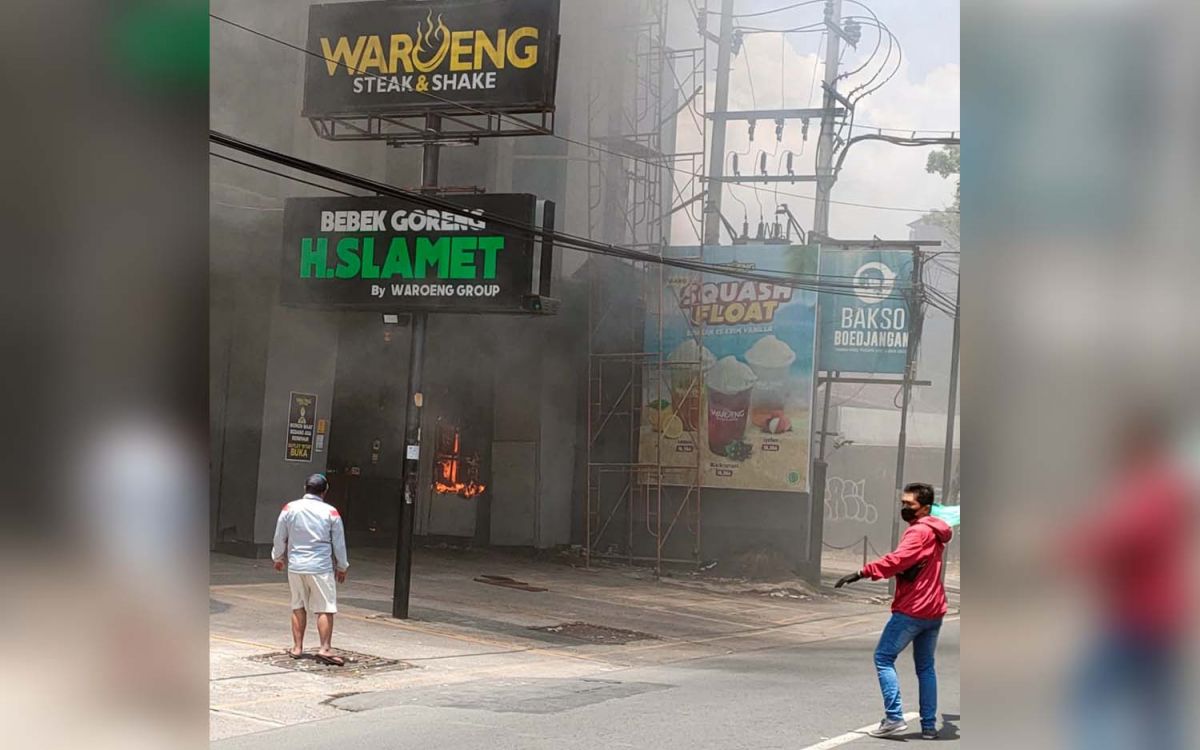 Restoran di Kota Malang yang terbakar (Foto: