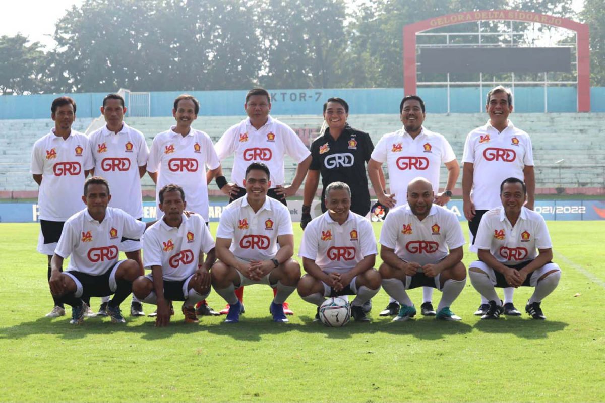 Silaturahmi dengan Wartawan, Gerindra dan PWI Jatim Sparing Sepak Bola